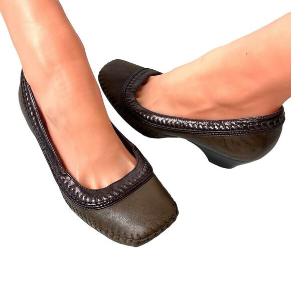 Indigo by Clarks Brown Leather Slip On Pump Low Heel Womens Sz 7M Comfort Casual - Picture 1 of 13